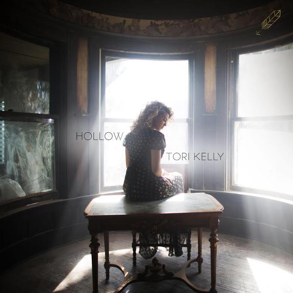 دانلود آهنگ Hollow از Tori Kelly همراه با ترجمه متن به فارسی